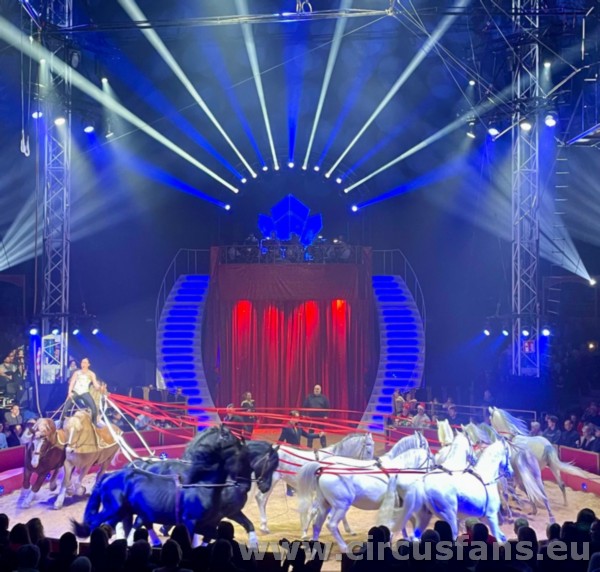 HEILLBRONNER WEIHNACHTSCIRCUS 2024: foto spettacolo
