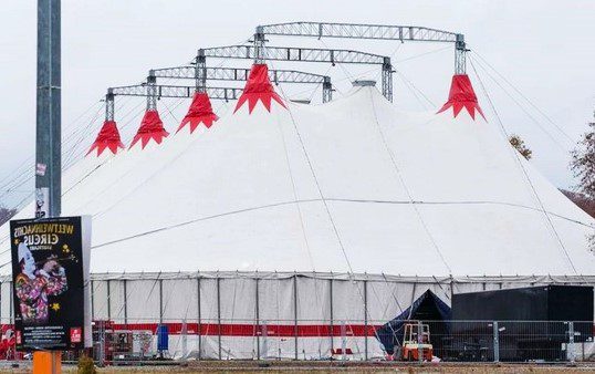 ARTISTI ITALIANI AL WELTWEIHNACHTSCIRCUS 2001