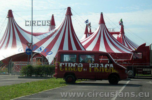 CIRCO DI PRAGA: le foto dello spettacolo del Mauri