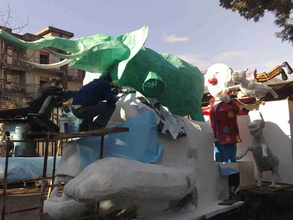 UN CARRO DI CARNEVALE DEDICATO A CIRCUSFANS!