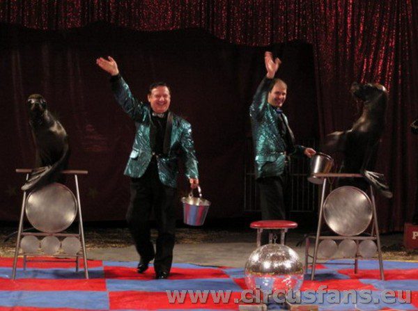 DANGLAR ROSSANTE AL CIRQUE KINOS (FR)