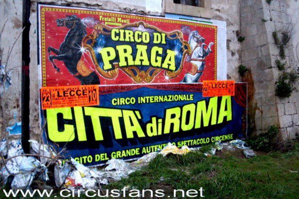 CIRCO CITTA' DI ROMA: La pubblicità natalizia di Lecce