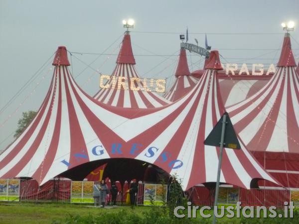 Debutta il circo di Praga