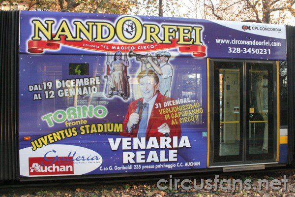 CIRCO NANDO ORFEI: La prima pubblicità natalizia a Torino