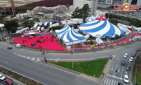 Circo Aqua si esibisce per Papa Francesco TORNA IN ITALIA CIRCUBA CON AQUA2