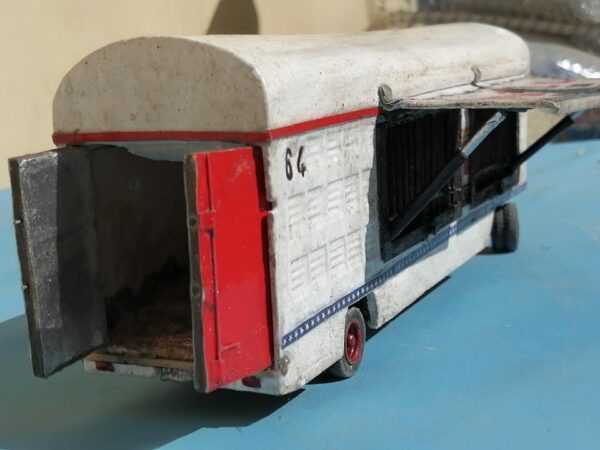 IL CARRO N°64 DEL FULL CIRCUS