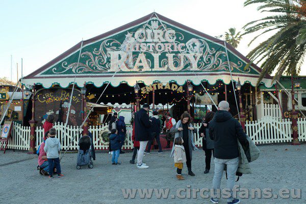Circ Historic Raluy: Gli esterni