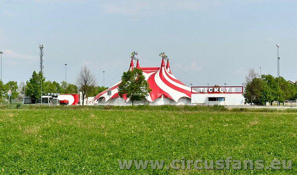 CIRCO ALEX MEDINI foto degli esterni a Volvera