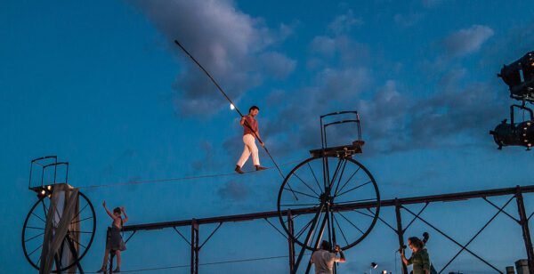 Aspettando Lunathica i funamboli di Cirque Rouages tra musica e poesia