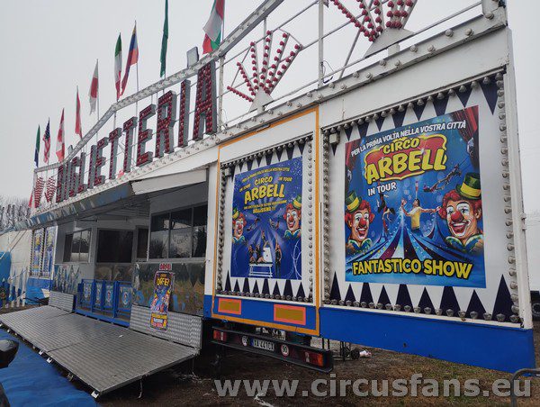 CIRCO MAURO ORFEI ARBELL FOTO ESTERNI CINISELLO BALSAMO