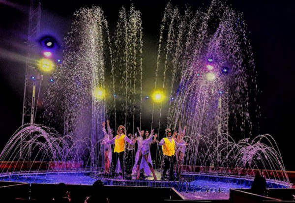 IL CIRCO D'ACQUA HAPPY CIRCUS PER NATALE A .....
