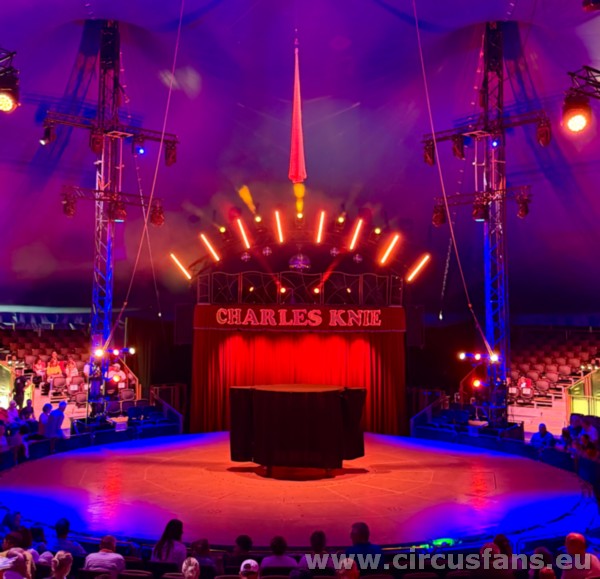 ZIRKUS CHARLES KNIE: FOTO ESTERNI E STRUTTURE