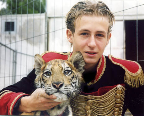 Elvis Errani con la sua tigre preferita