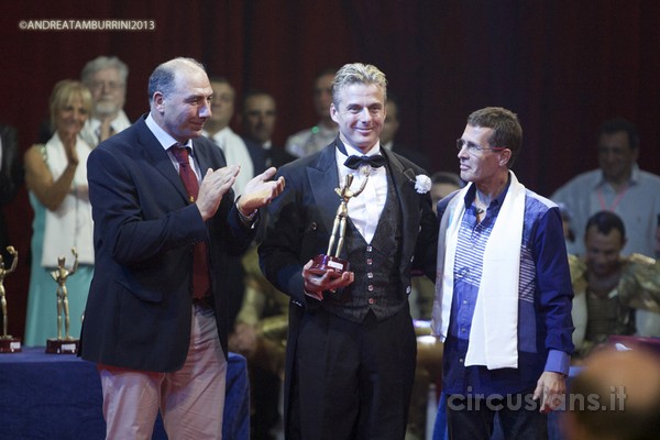 https://www.circusfans.eu/wp-content/uploads/backup/images_latinaAtamburrinipremiazione_2013_02.jpg