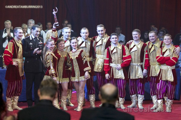 https://www.circusfans.eu/wp-content/uploads/backup/images_latinaAtamburrinipremiazione_2013_07.jpg