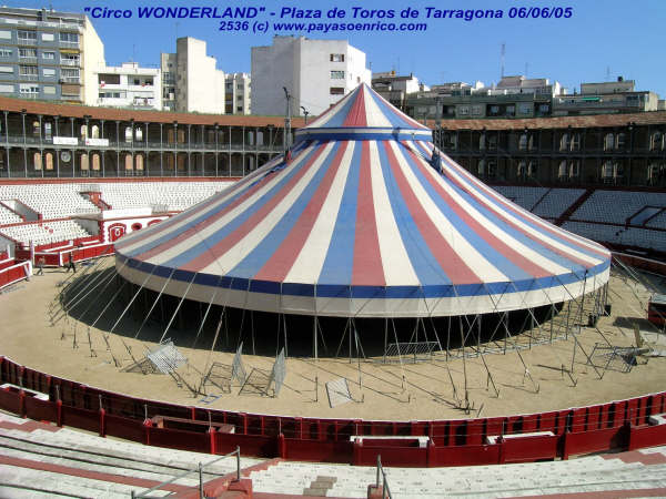 Il Circo Wonderland (Macaggi) nella Plaza de Toros di Terragona (Foto Enrico Clown)